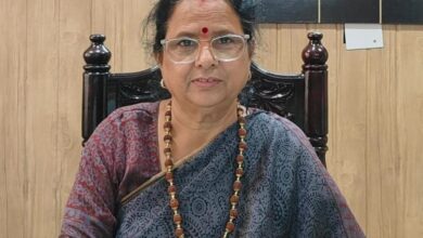 सोशल मीडिया का मायाजाल तोड़ रहा परिवारों की नींव, राज्य महिला आयोग ने जताई गंभीर चिंता