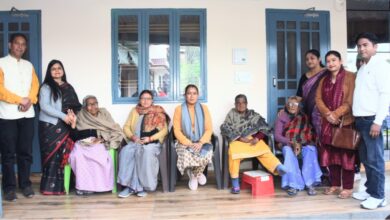 कैबिनेट मंत्री रेखा आर्या ने वृद्ध महिला आश्रमों की महिलाओं के साथ बिताया दिन