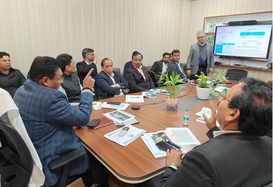 पॉड टैक्सी और मसूरी-नैनीताल रोपवे परियोजनाओं की फिजिबिलिटी अध्ययन को लेकर समीक्षा बैठक