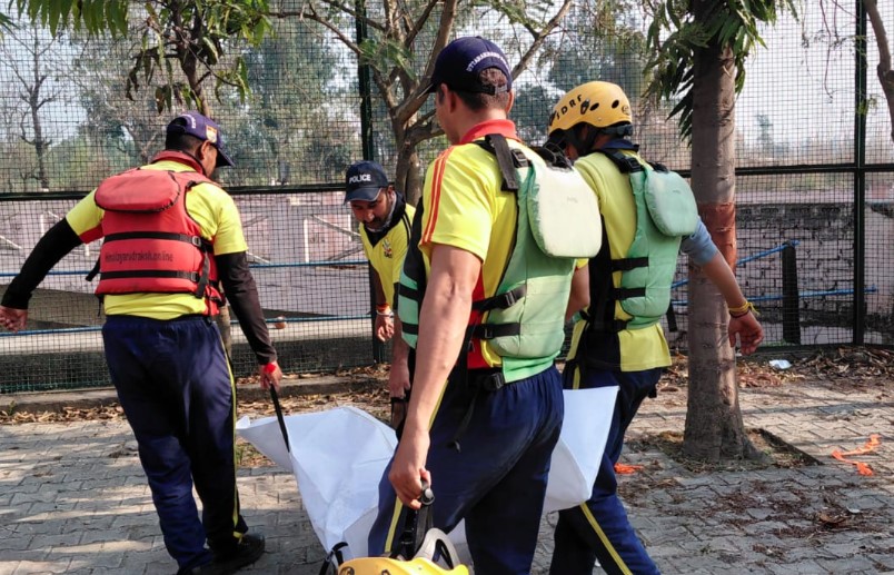 गंगा नदी में डूबे IIT के छात्र का शव बरामद