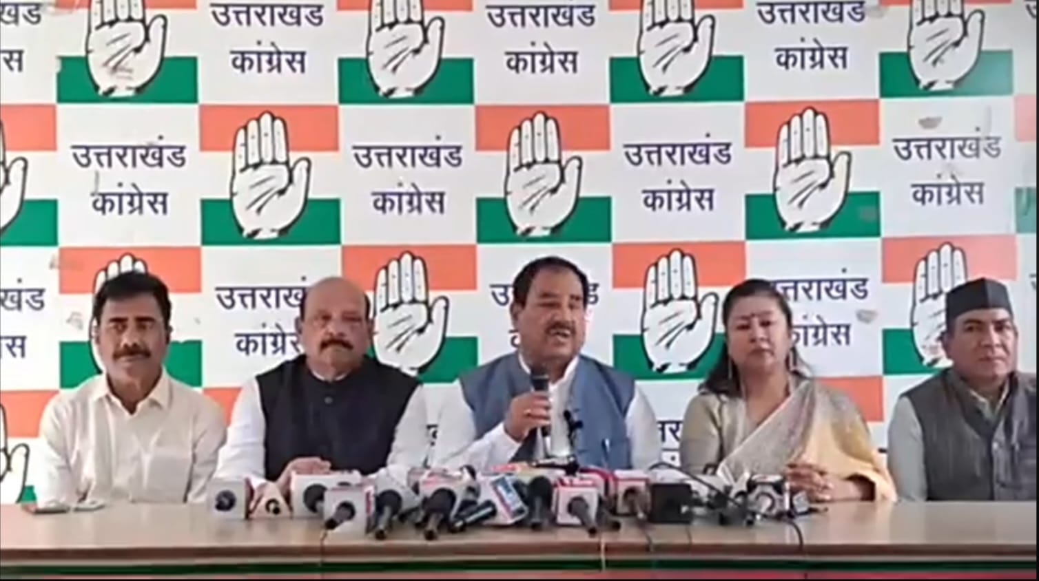 गैस और तेल संकट को लेकर हरक सिंह रावत का केंद्र सरकार पर हमला गैस और तेल संकट को लेकर हरक सिंह रावत का केंद्र सरकार पर हमला