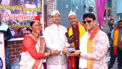 कुमाऊँ की लोकधुनों संग सजा जोशी निवास नेहरू काॅलोनी में आयोजित होली मिलन समारोह