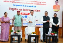 पुष्कर सिंह धामी ने 63 सफाई निरीक्षकों को दिए नियुक्ति पत्र