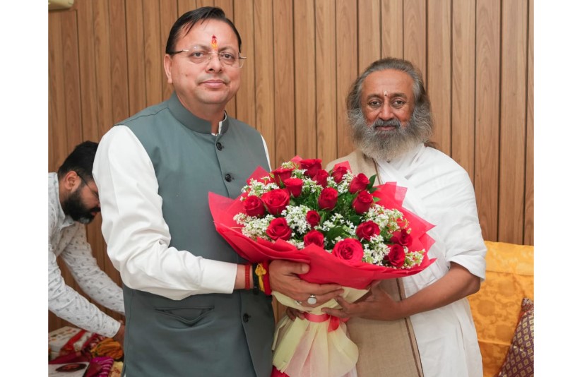 मुख्यमंत्री धामी ने श्री श्री रविशंकर से की शिष्टाचार भेंट