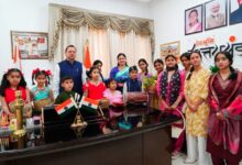 मुख्यमंत्री धामी ने सपरिवार मनाया लोकपर्व फूलदेई, प्रदेशवासियों को दी शुभकामनाएं