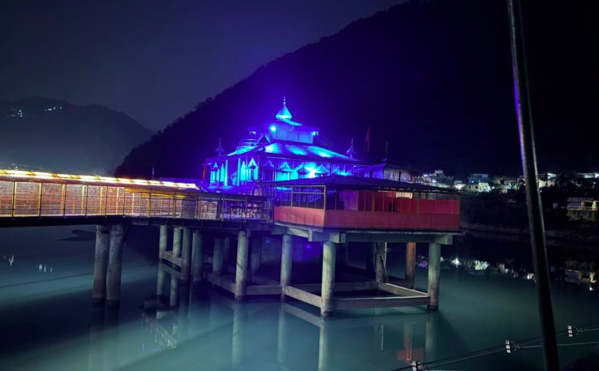 धारी देवी मंदिर परिसर को आकर्षक वॉल वॉशर लाइटिंग से सजाया गया, रात में दिखेगा मनमोहक दृश्य