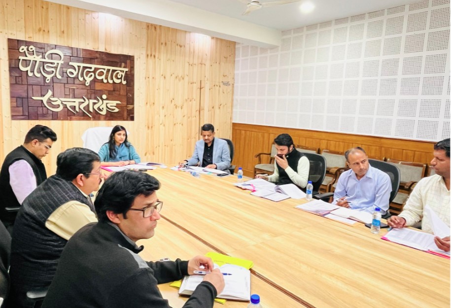 20 मार्च तक जनपद की सभी सहकारी समितियों का कंप्यूटरीकरण पूर्ण करें- जिलाधिकारी