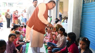 कैबिनेट मंत्री गणेश जोशी ने चैत्र नवरात्रि के षष्ठम दिन 251 कन्याओं का पूजन कर लिया आशीर्वाद