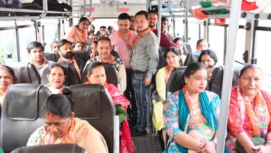 पार्टी कार्यकर्ताओं संग हरिद्वार रवाना हुए कैबिनेट मंत्री गणेश जोशी