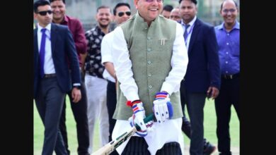 खिलाड़ियों के बीच उतरे मुख्यमंत्री धामी, खेल के जरिए दिया फिटनेस का संदेश