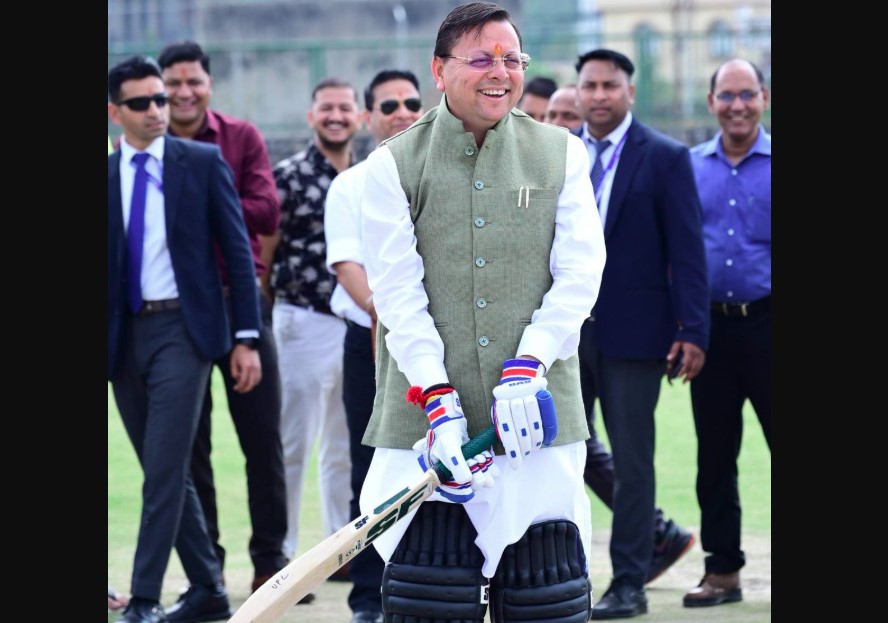 खिलाड़ियों के बीच उतरे मुख्यमंत्री धामी, खेल के जरिए दिया फिटनेस का संदेश