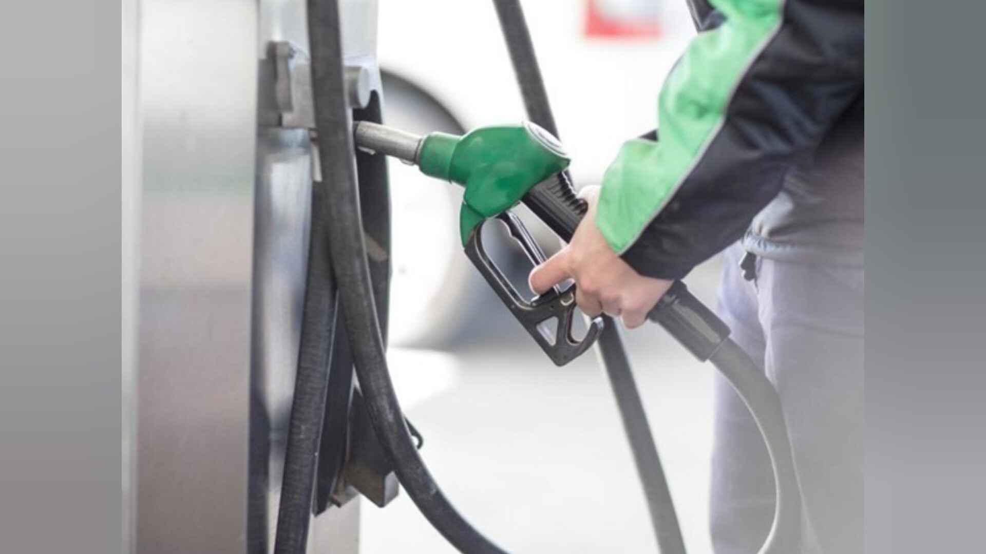 प्रीमियम पेट्रोल हुआ महंगा, सामान्य पेट्रोल के दाम फिलहाल स्थिर प्रीमियम पेट्रोल हुआ महंगा, सामान्य पेट्रोल के दाम फिलहाल स्थिर