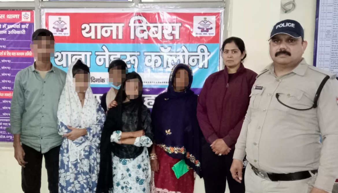 घर से नाराज होकर देहरादून आई तीन नाबालिग बहनें, दून पुलिस ने सकुशल परिजनों को सौंपा घर से नाराज होकर देहरादून आई तीन नाबालिग बहनें, दून पुलिस ने सकुशल परिजनों को सौंपा