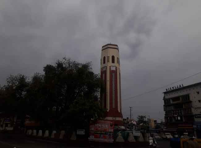 उत्तराखंड में बदला मौसम का मिजाज, बारिश और बर्फबारी से फिर लौटी ठंड उत्तराखंड में बदला मौसम का मिजाज, बारिश और बर्फबारी से फिर लौटी ठंड