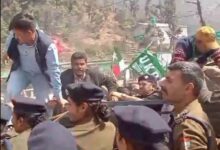 गैरसैंण में यूकेडी का प्रदर्शन, विधानसभा घेराव की कोशिश पर पुलिस से झड़प