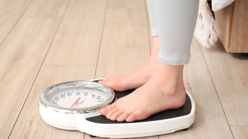 अचानक तेजी से घट रहा है वजन ? हो सकता है किसी गंभीर बीमारी का संकेत