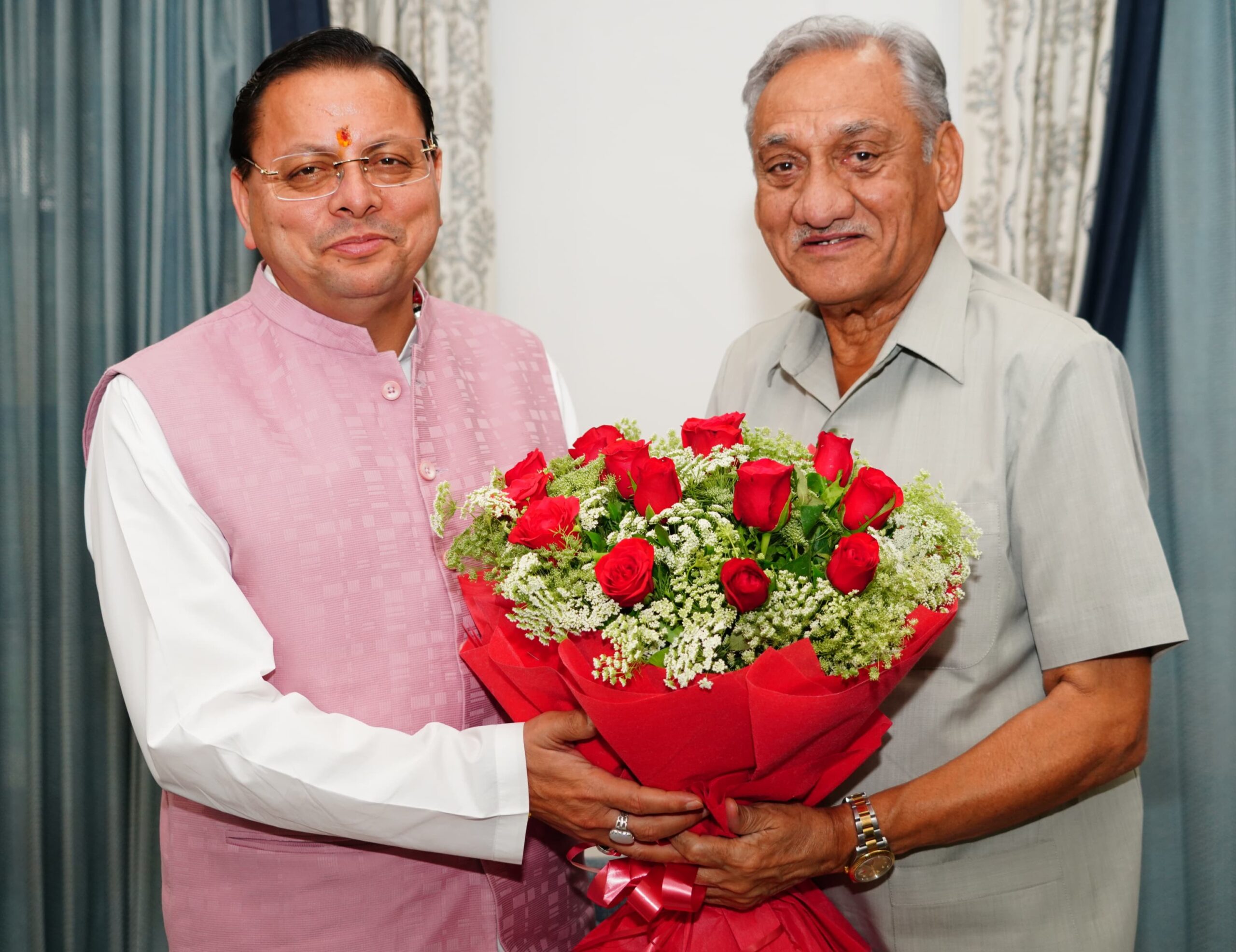 पूर्व मुख्यमंत्री विजय बहुगुणा ने मुख्यमंत्री पुष्कर सिंह धामी से