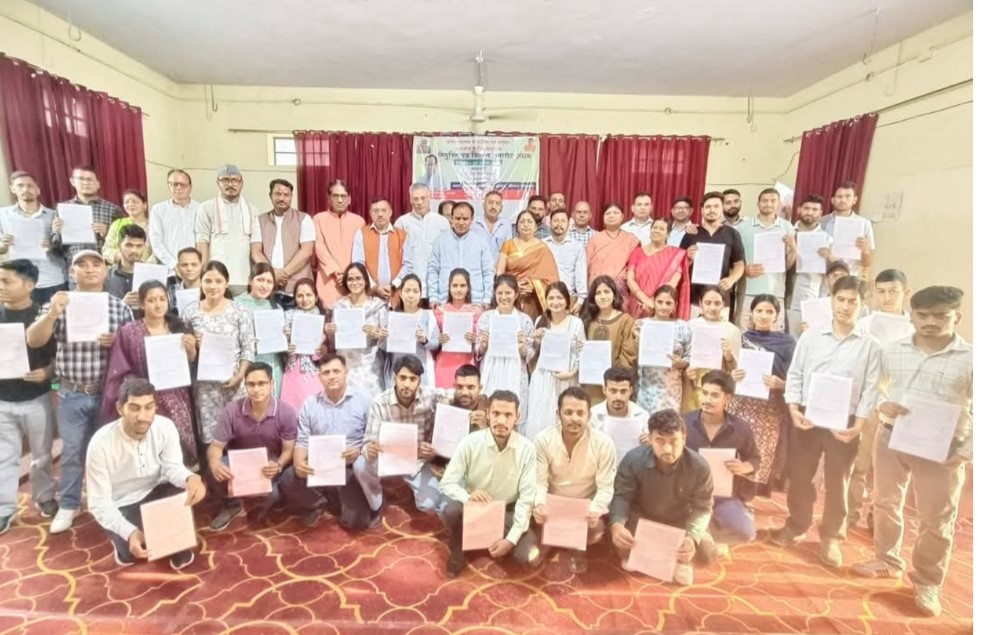 कैबिनेट मंत्री डॉ. धन सिंह रावत ने चयनित 44 कनिष्ठ सहायकों को सौंपे नियुक्ति पत्र