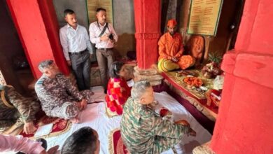 श्रीनगर पहुंचे सीडीएस अनिल चौहान, देवलगढ़ के राजराजेश्वरी मंदिर में की पूजा-अर्चना