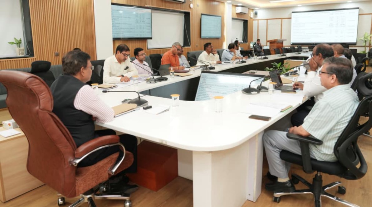 मुख्य सचिव आनन्द बर्द्धन की अध्यक्षता में हुई वन संसाधन प्रबंधन समिति की बैठक