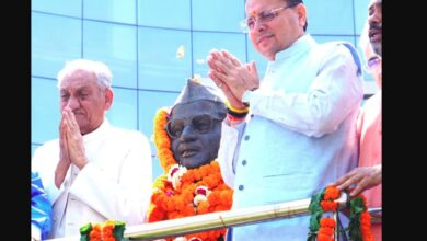 मुख्यमंत्री धामी ने हेमवती नंदन बहुगुणा की जयंती पर दी श्रद्धांजलि