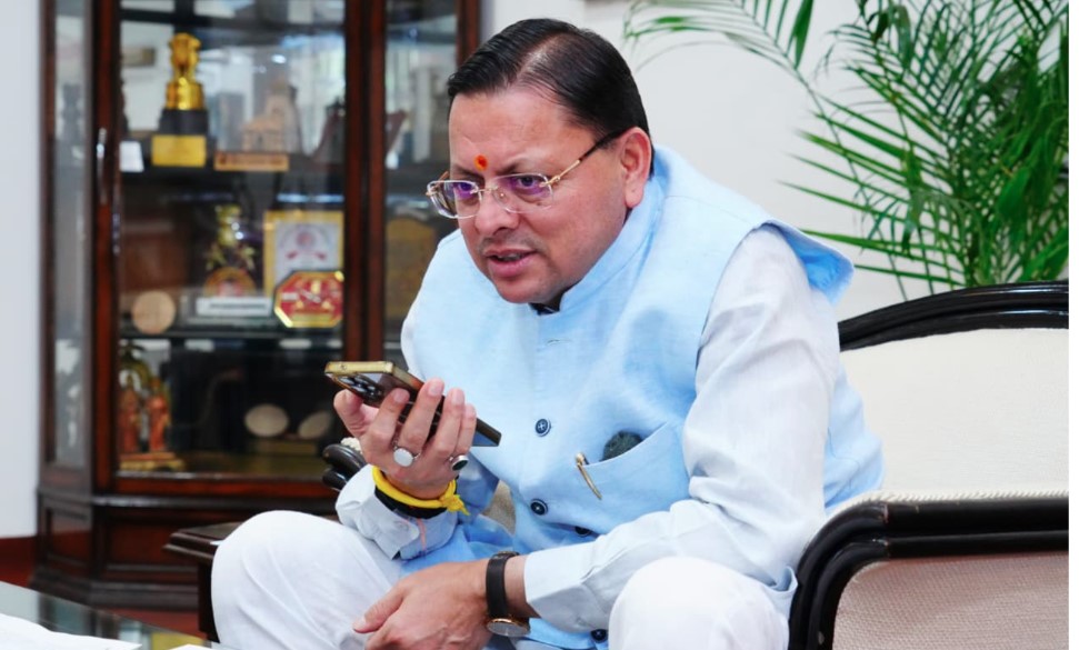 मुख्यमंत्री धामी ने उत्तराखंड बोर्ड परीक्षा के टॉपर्स से की फोन पर बात, दी शुभकामनाएं