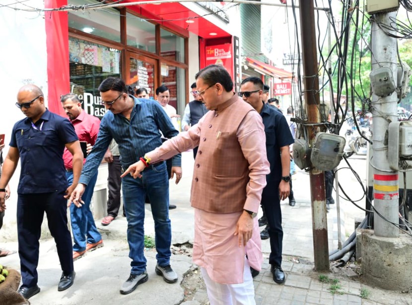 जन शिकायत की पड़ताल करने मौके पर पहुंचे सीएम, वीडियो कॉल के जरिए अधिकारियों को दिखाई स्थिति