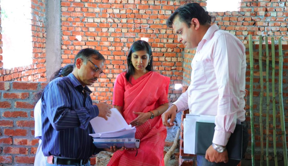 गरुड़चट्टी-नीलकंठ मोटर मार्ग का पैचवर्क हर हाल में 15 मई तक पूरा करें अधिकारी : जिलाधिकारी