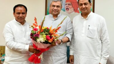 केन्द्रीय रेल मंत्री से मिले कैबिनेट मंत्री डाॅ. धन सिंह और सांसद अनिल बलूनी