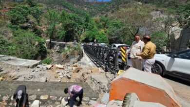 कैबिनेट मंत्री गणेश जोशी ने मसूरी-देहरादून मार्ग पर बन रहे वैली ब्रिज के निर्माण कार्य का किया निरीक्षण 