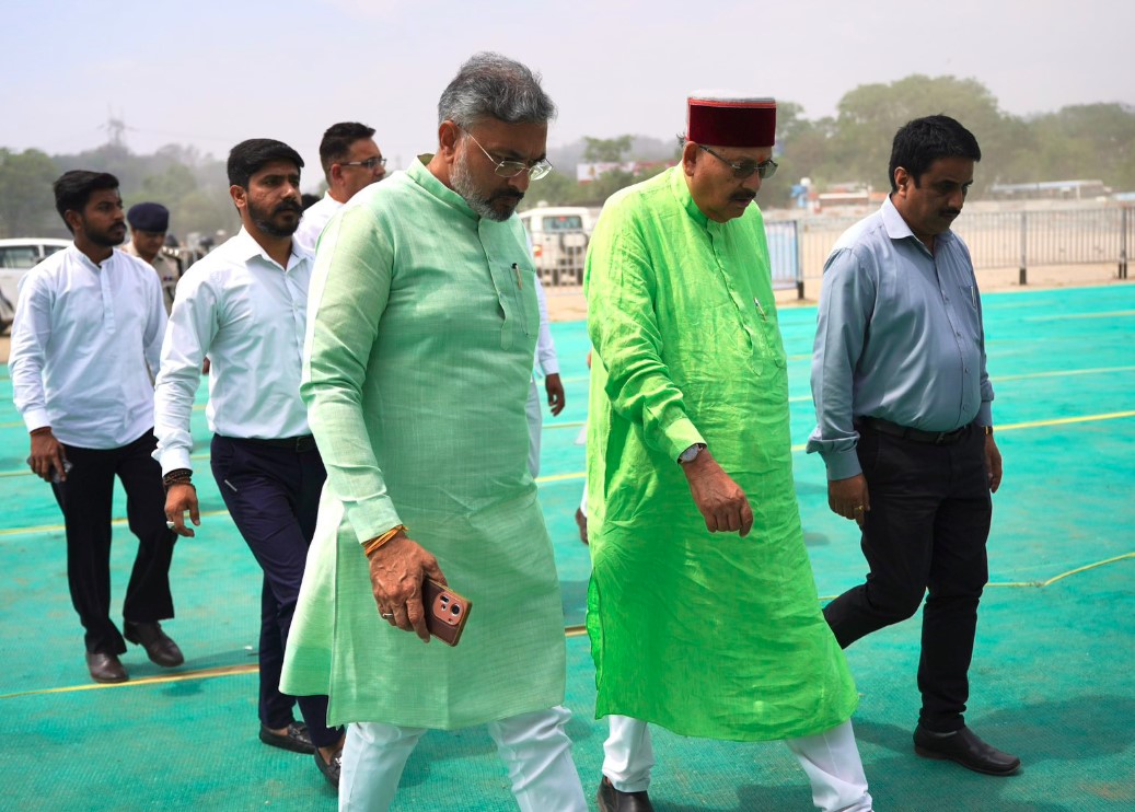 कैबिनेट मंत्री सतपाल महाराज ने ऋषिकुल ग्राउंड स्थित पंजीकरण केंद्र का किया निरीक्षण