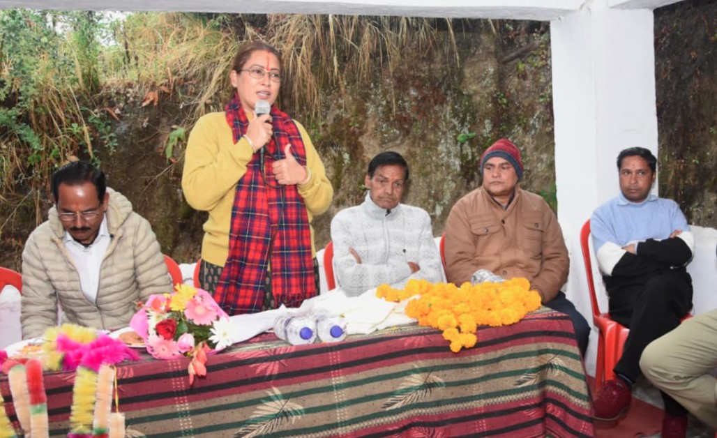 मंत्री रेखा आर्या ने जन मिलन कार्यक्रम में सुनीं ग्रामीणों की समस्याएं