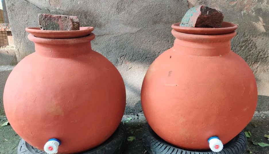 क्या आप भी गर्मियों में पानी पीने के लिए करते हैं पुराने मटके का इस्तेमाल, तो जान लीजिये इसके नुकसान