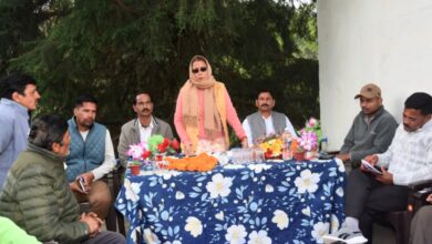 कैबिनेट मंत्री रेखा आर्या ने सुनीं ग्रामीणों की समस्याएं