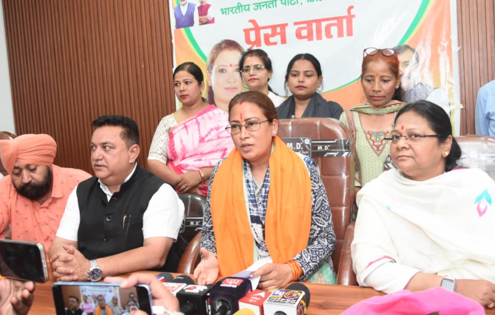 महिला आरक्षण पर विरोध करने वालों को जनता सिखाएगी सबक : रेखा आर्या