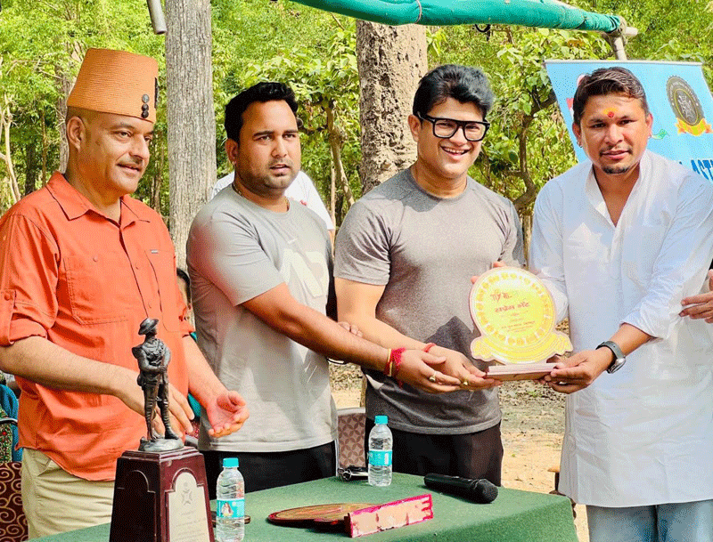 युवाओं ने दिया स्वच्छता का संदेश, नशा मुक्त समाज बनाने का लिया संकल्प