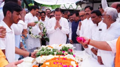 मुख्यमंत्री पुष्कर सिंह धामी ने पूर्व सीएम भुवन चंद्र खंडूरी को दी श्रद्धांजलि