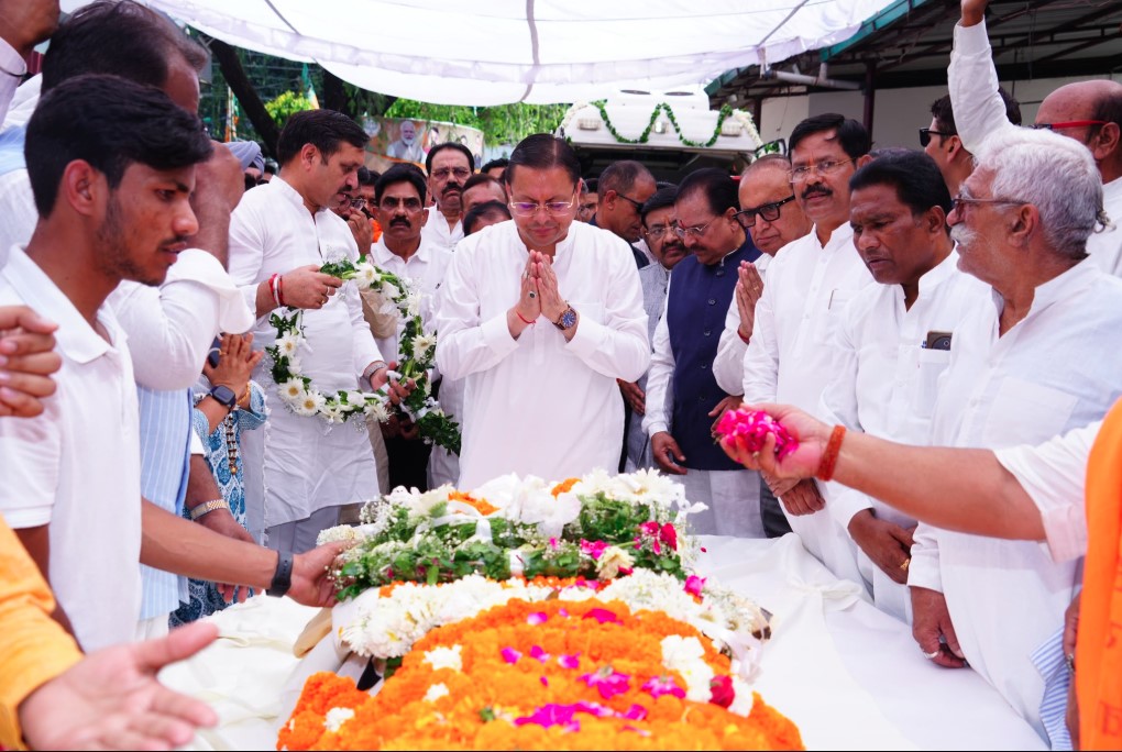 मुख्यमंत्री पुष्कर सिंह धामी ने पूर्व सीएम भुवन चंद्र खंडूरी को दी श्रद्धांजलि