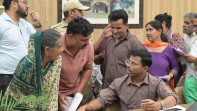 जनता दरबार में उमड़ी फरियादियों की भीड़, 201 शिकायतों पर प्रशासन ने की त्वरित सुनवाई