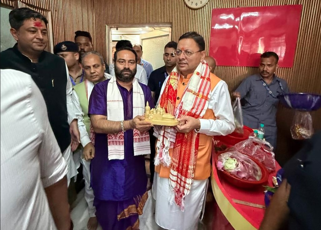 मुख्यमंत्री धामी ने कामाख्या देवी मंदिर में की पूजा-अर्चना