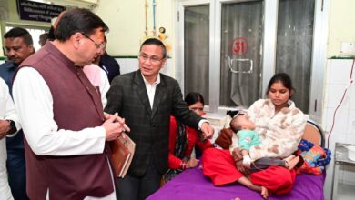 मुख्यमंत्री धामी ने जिला चिकित्सालय पिथौरागढ़ का किया औचक निरीक्षण