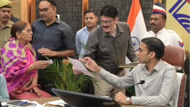 जन दर्शन में उमड़ी फरियादियों की भीड़, डीएम सविन बंसल ने सुनीं 300 से ज्यादा शिकायतें