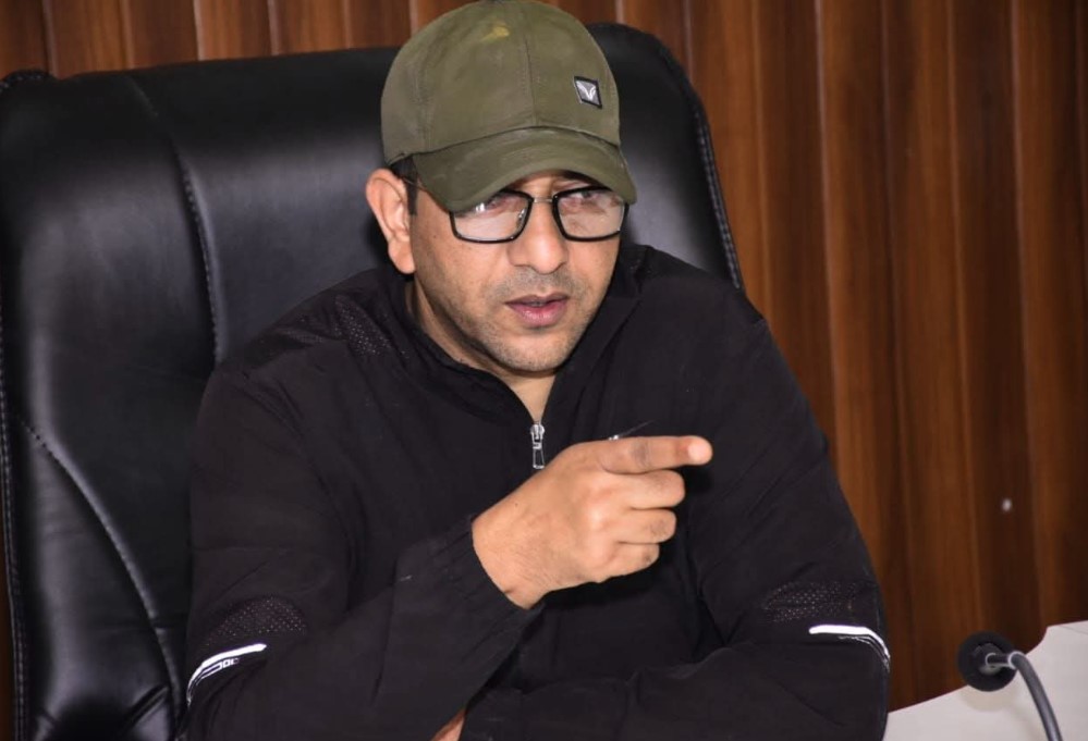 गंगोत्री-यमुनोत्री मार्ग पर बिना फिटनेस और ओवरलोड वाहनों पर कसेगा शिकंजा, जिलाधिकारी के सख्त निर्देश