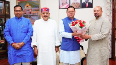 महाराज ने मुख्यमंत्री धामी को सौंपा 3,67,995 की धनराशि का चैक