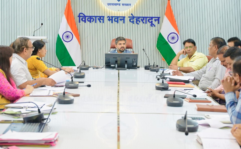 लंबित पेयजल योजनायें जल्दी पूरी हों, हर घर तक पहुँचे स्वच्छ जल : सीडीओ
