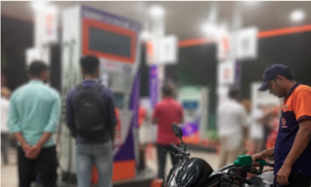 पेट्रोल-डीजल के दामों में फिर बढ़ोतरी, 10 दिनों में चौथी बार बढ़े रेट