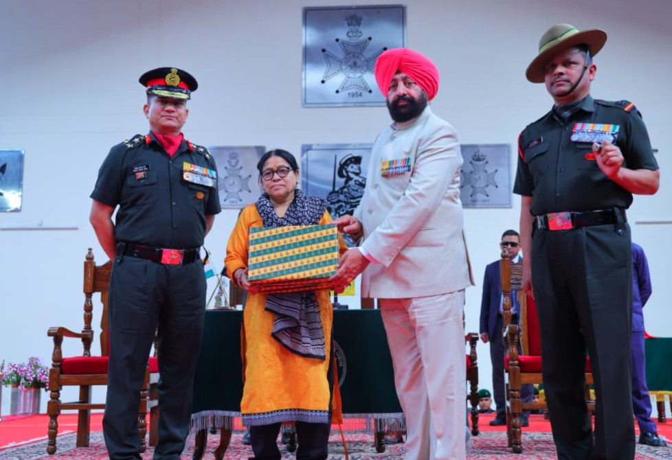 देश सदैव शहीदों के बलिदान और उनके परिवारों के योगदान का ऋणी रहेगा- राज्यपाल देश सदैव शहीदों के बलिदान और उनके परिवारों के योगदान का ऋणी रहेगा- राज्यपाल
