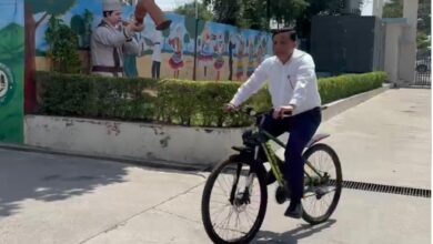 जब अफसर खुद बने मिसाल : साइकिल से दफ्तर पहुंचे बंशीधर तिवारी