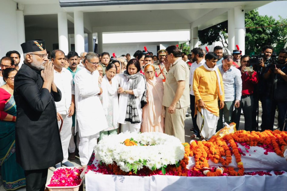 पूर्व सीएम खंडूड़ी के निधन पर उपराष्ट्रपति ने जताया शोक, आवास पर पहुँच कर दी भावभीनी श्रद्धांजलि