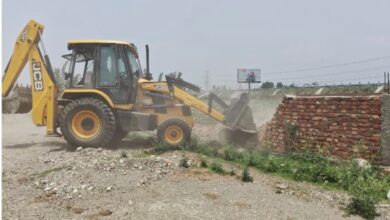 50 बीघा भूमि पर विकसित की जा रही अवैध प्लाटिंग पर चला एमडीडीए का बुलडोजर